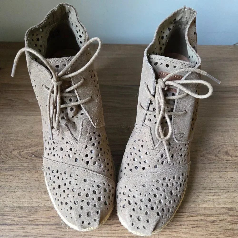 NEW W/O BOX TOMS TAUPE EXPADRILLE WEDGE LEATHER UPPER BOOTIES SIZE 9 WMNS